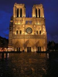 Собор парижской богоматери (собор Нотр-Дам-де-пари) вечерний вид
